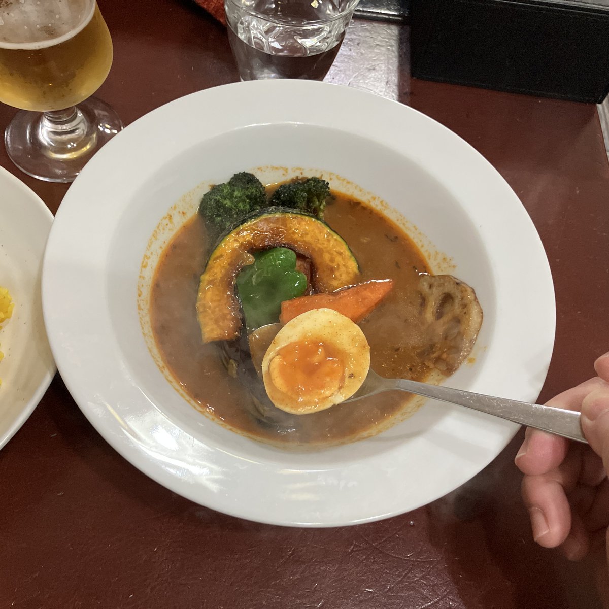 kirin005's tweet photo. #青森県 #弘前市 #食いもん が旨いものばっかり(^^♪ もちろん #スープカレー もきちんと押さえます😍 冷や冷や #Beer との合わせは #マスト ですよね。隣の #ガメコモチ を揚げていただけるのもならではですね(^_-)-☆ #SoupCurryMAGARI #スープカレーマガリ https://t.co/cAFktWbfVX