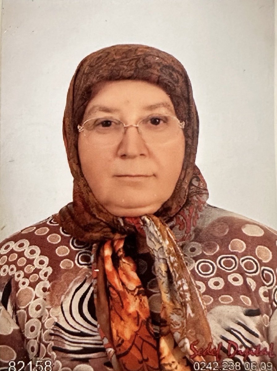 sefikdaloglu's tweet photo. Keşke anneler ölümsüz olsa . Canım annem 
#AnnelerGünü 🌹❤️sensiz üç sene https://t.co/KTWLADyVy9