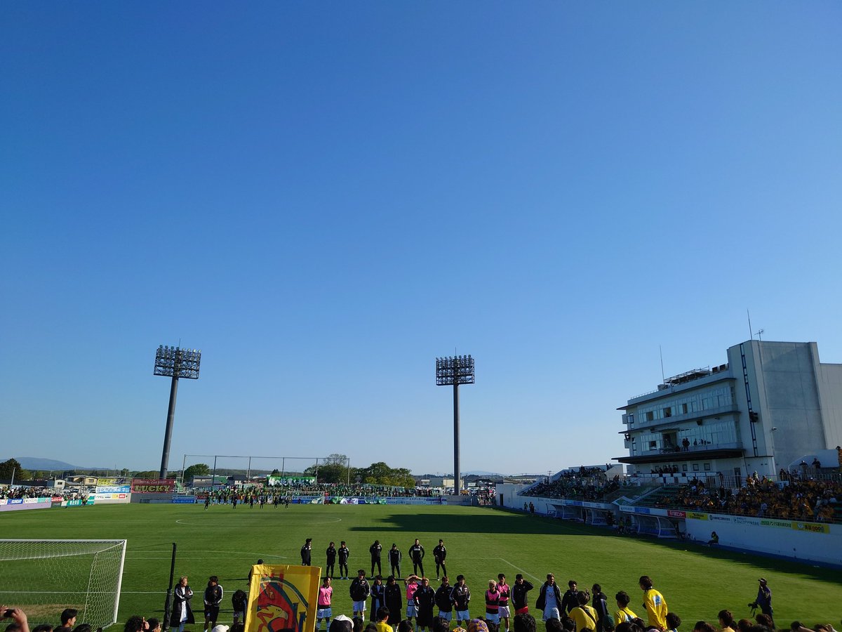 勝ったどぉぉぉーー！！
PK戦まで縺れたけど…
勝ち点２たけど…
勝ったどぉぉぉーー！！
EASTーA１位決定したどぉぉぉーー！！
風の強い中、選手みんな頑張った💪
５連戦お疲れ様でした😊
あと２試合＋プレーオフ２試合
頑張ろう💪
全員の力で優勝１位を掴み取ろう✨
#ベガサポ八戸遠征