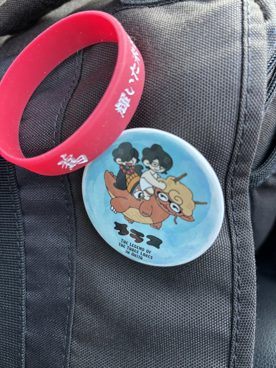 YsaVVdxmuM9966's tweet photo. 2026.5.10
AKITA STUDENT MUSIC FES vol.3
DAY2
Special Guest 鴉
ライブ中は撮影禁止なので
終了後物販にて撮影😇
鴉、初参戦の上初めて聞いた曲ばかりでした。ベースの古谷さんに伝えたら喜んでくれました。
"待っていてください"は名曲
誰かセトリ教えて〜
#鴉
#ASMF https://t.co/4qRgkIvMbH