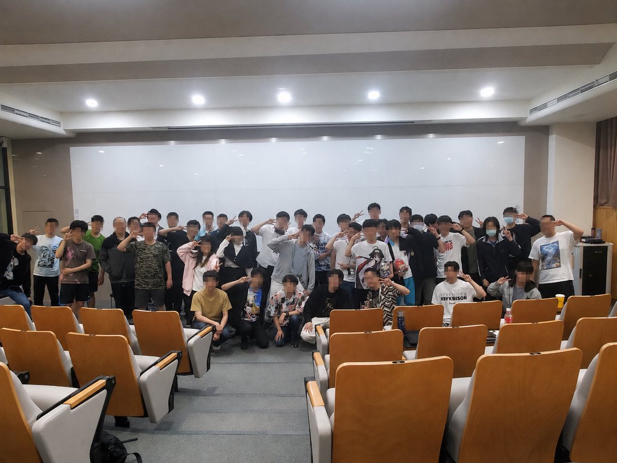 ut_vinos's tweet photo. UT-ViNosより3名がこちらのイベントに参加し、台湾のギャルゲーマーの皆様と交流を深めてきました！
イベントだけでなくカラオケ会やショップ巡りなど、とても楽しかったです！
台湾の皆様、ありがとうございました！　再見！ https://t.co/Ip5Hi0T7pR