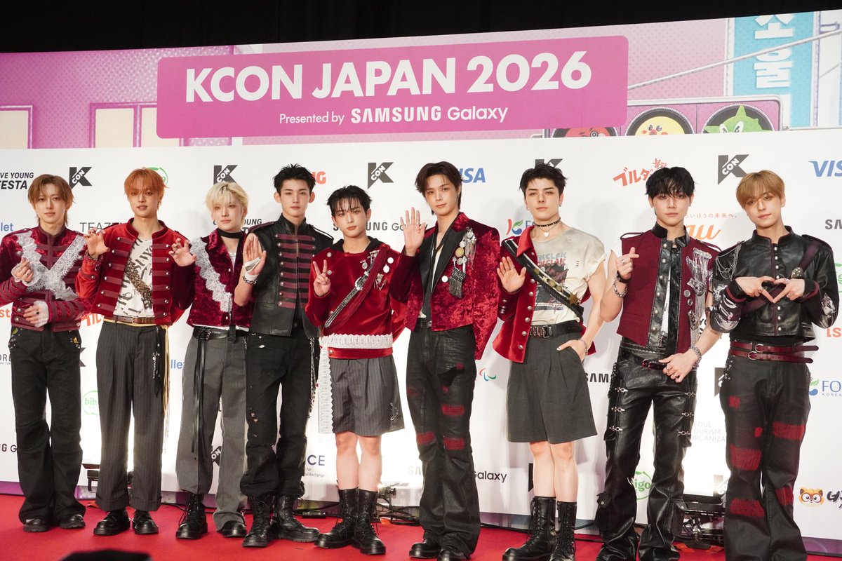 oricon's tweet photo. 『KCON JAPAN 2026』レッドカーペット

&amp;TEAM、“騎士風”ビジュアルを披露
「情熱的なパフォーマンスを」

🔻ソロカットも📸
https://t.co/nSljMu1aG9

@kconjapan @KCON_official https://t.co/SqTCyKwzNo