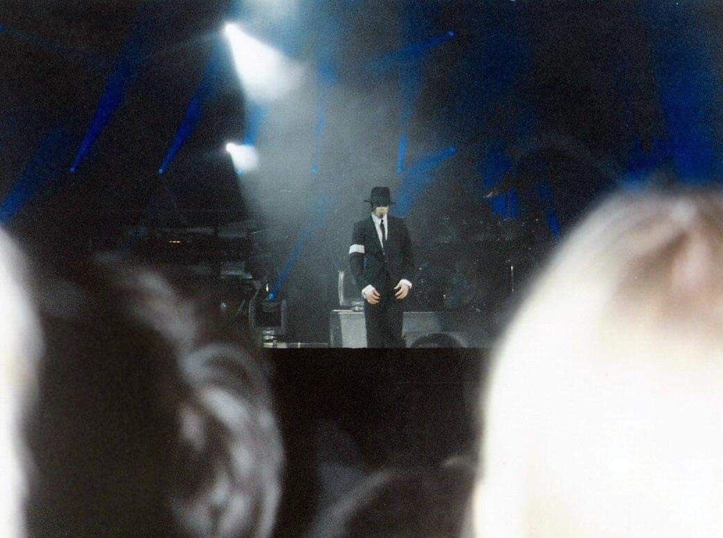 moonlitlane_'s tweet photo. No one will ever understand how much it pains younger Michael Jackson fans because we can never go to his concerts all we have his archival footage 💔 https://t.co/O9JHHfCDFI