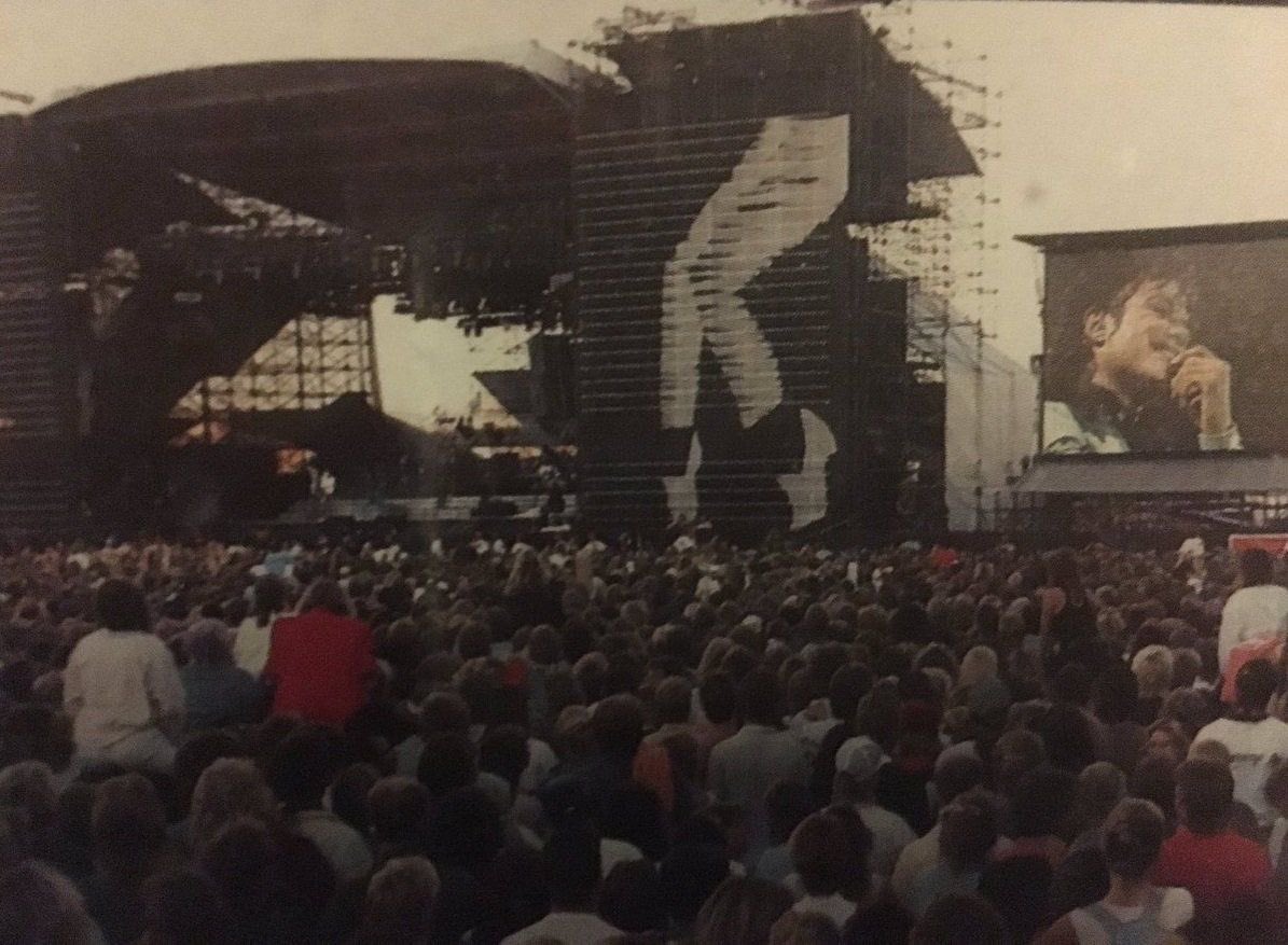 moonlitlane_'s tweet photo. No one will ever understand how much it pains younger Michael Jackson fans because we can never go to his concerts all we have his archival footage 💔 https://t.co/O9JHHfCDFI