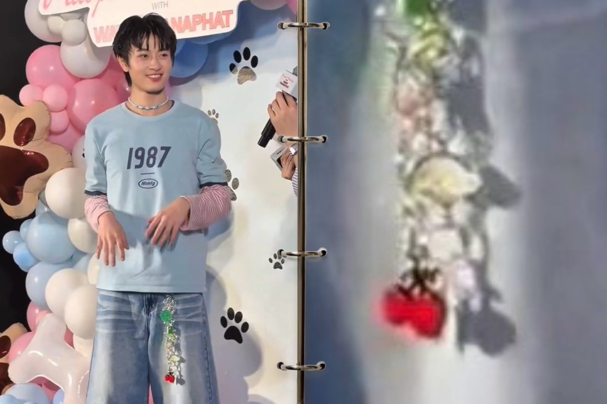 เพิ่งเห็นโซ่ห้อยงานเมื่อวาน

Once 🍒.                    Always 🍒.

// ป้าว่ามันอุ้อิ้อ้ะอยู่นะ เอ้ะ! 👁️👄👁️

#ท่านโปรดคลื่น