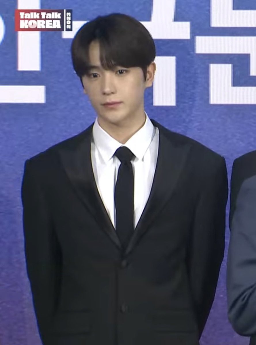 mil007237688184's tweet photo. 아니 정장찾으려고 사진뒤지는데 제현님 시간지날수록 정장은 약식되는데도 남자력은 배로올라가심 https://t.co/1ap63qpt35