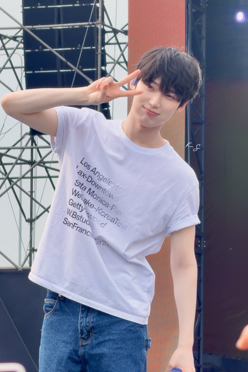 폭스 tweet media