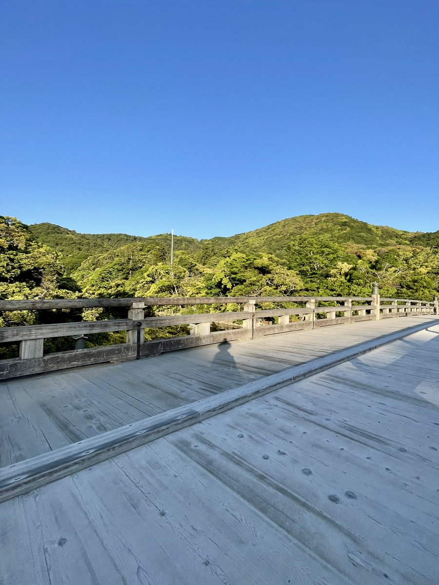 朝一お伊勢さん⛩️
杖使わずに参拝出来た事。　
今年も海に入れる事。
感謝と決意✨