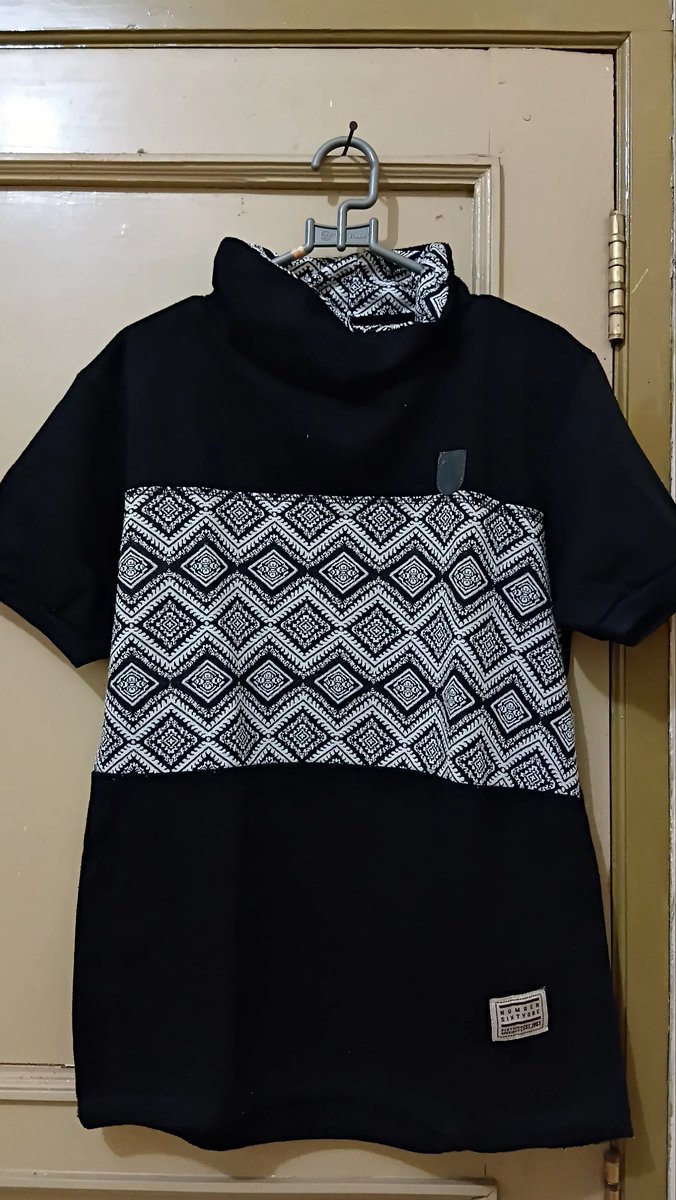 dearnazh's tweet photo. TURTLENECK HITAM 💸 50K
di bagian leher kalo di lipat ada motif yg sama kaya di bajunyaa. bahannya tebel

PB 56 https://t.co/OzEADS9JgB