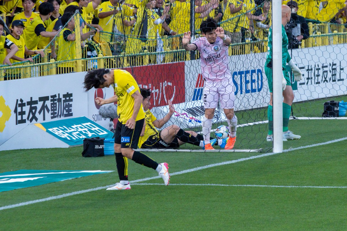 liltomo20's tweet photo. ゴールが決まった時にさりげなくガッツポーズしてたよしおがめちゃくちゃカッコ良かったのです。
#小泉佳穂 https://t.co/evAbvuXht7