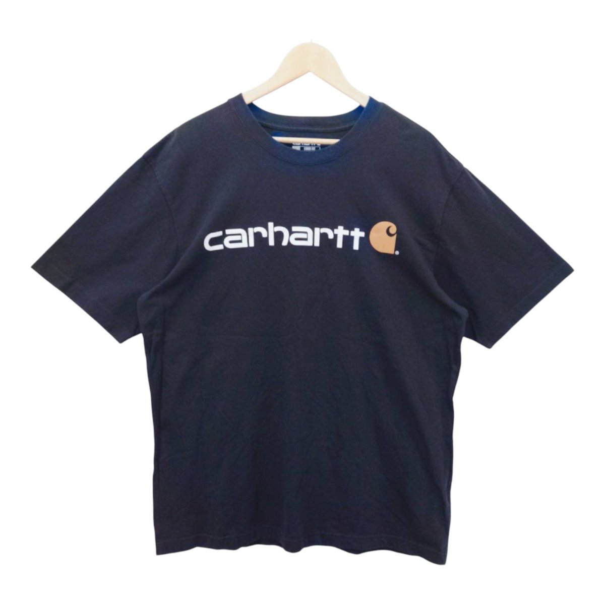 K2SELECT2024's tweet photo. Carharttのビッグロゴ半袖Tシャツにゃ✨️
フロントの大きなブランドロゴプリントが存在感抜群の人気デザインにゃ。
ブラックボディで合わせやすく、ストリートやアメカジコーデにぴったりな1着にゃ！
#看板猫 #古着屋 #柴田町 #K2SELECT
#Carhartt　#宮城県
https://t.co/zHptOzWacH https://t.co/GYd0qZ9CMv