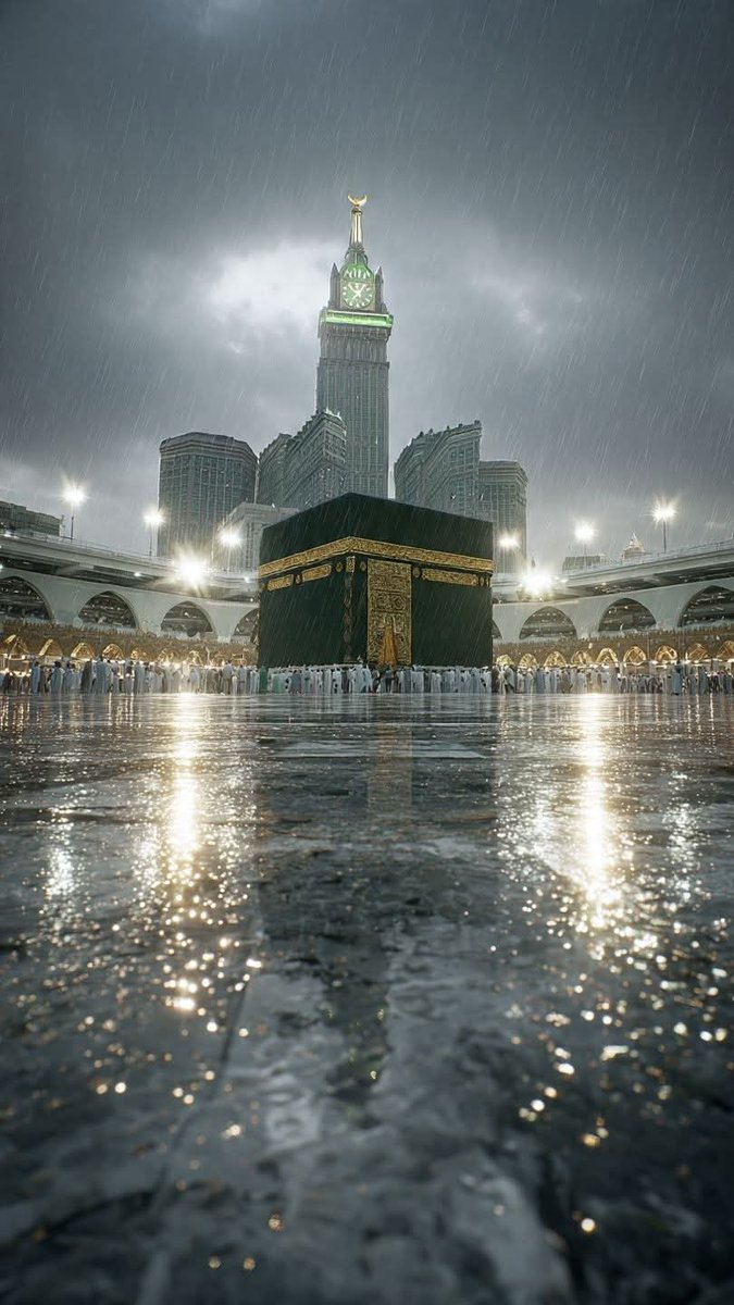 HS0fficial's tweet photo. حرم پاک میں بارش کا خوبصورت منظر ♥️ https://t.co/dITkRGievT