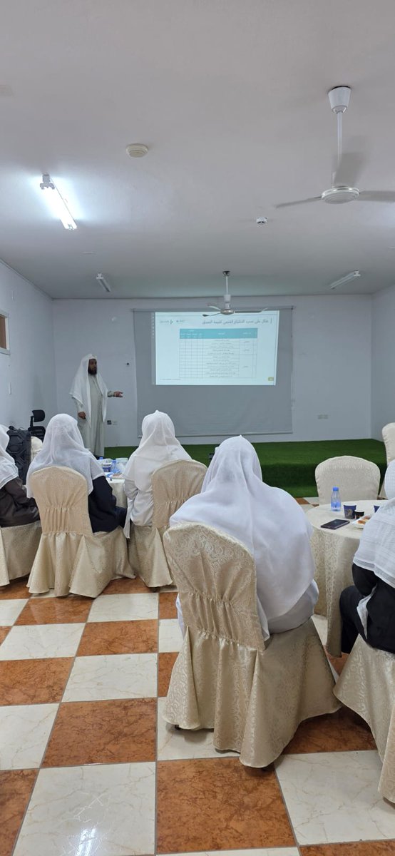 QRooh3's tweet photo. أقام قسم الاشراف والاختبارات 
دورة تدريبية بعنوان (مهارات غرس القيم )
لمعلمي الحلقات القرآنية ضمن برنامج تأهيل العاملين بالجمعية وتطويرهم 
وتعزيز المسؤولية والالتزام بها مما يجعل الطلاب يتحملون مسؤولية أفعالهم والعمل على تحسين مجتمعهم
مع خلق بيئة قرآنية إيجابية وآمنة https://t.co/GXnZjc4Oqq