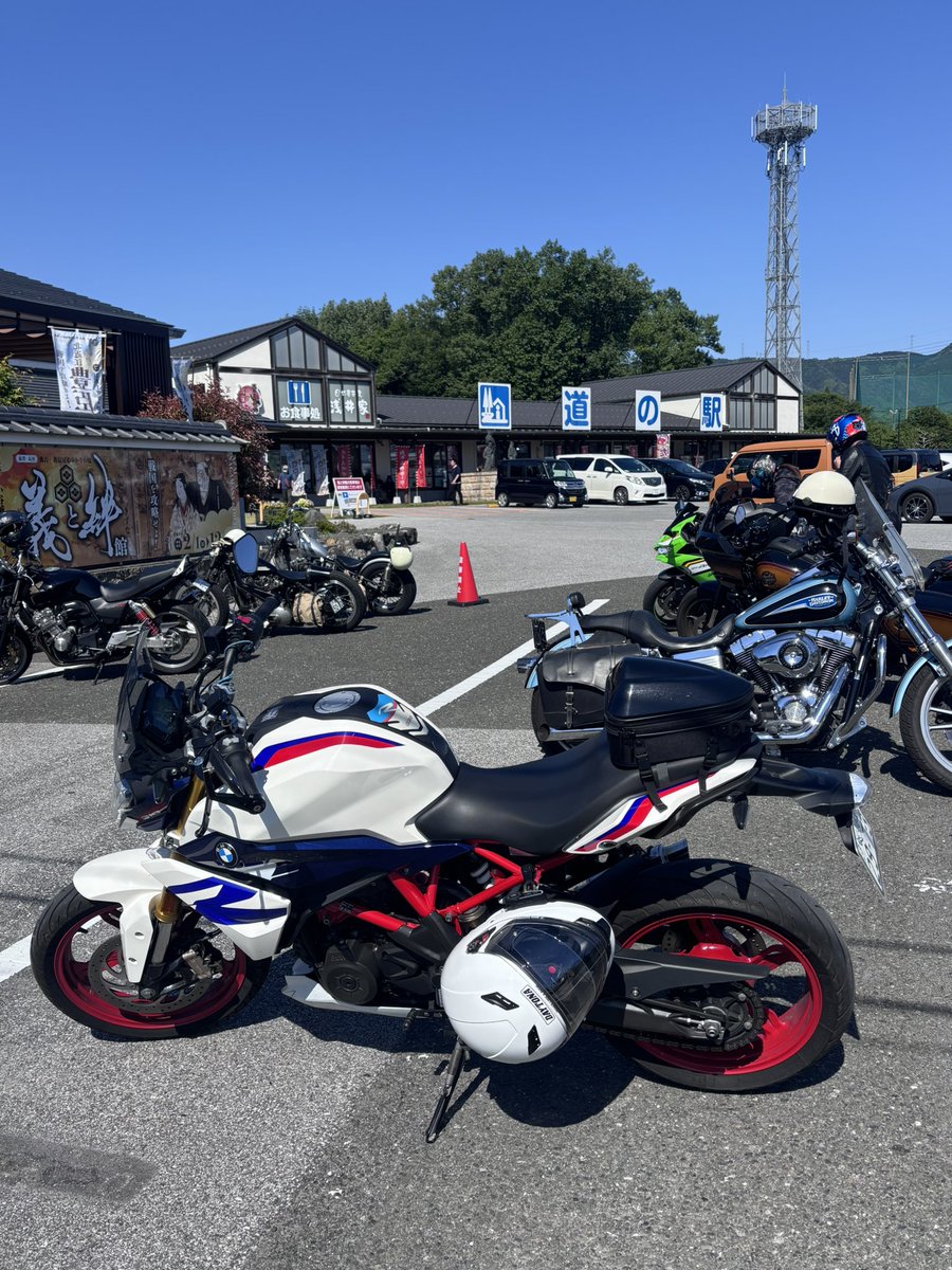 HS_G310R's tweet photo. 今日はいつもと違い西へ米原の道の駅伊吹の里でトーストサンド、長浜の道の駅浅井三姉妹の郷で自然薯と天麩羅蕎麦食べてきました。
(*≧∀≦*)

帰りにまた伊吹に寄って夕飯分のトーストサンドも買って帰りました。 https://t.co/b2y5qtUfuf