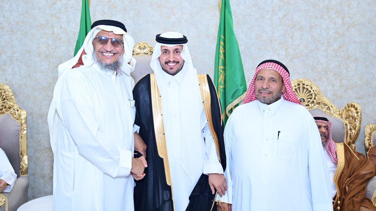 slaga00's tweet photo. احتفل مساء الخميس الماضي ضيف الله بن زويد النفيعي بمناسبة زفاف أبنه عبدالرحمن الذي اقيم في العاصمة الرياض وسط حضور جمعاً من اقارب العروسين والزملاء  بارك الله لهما وبارك عليهما وجمع بينهما في خير 🌹 https://t.co/MCJa0PfQqh