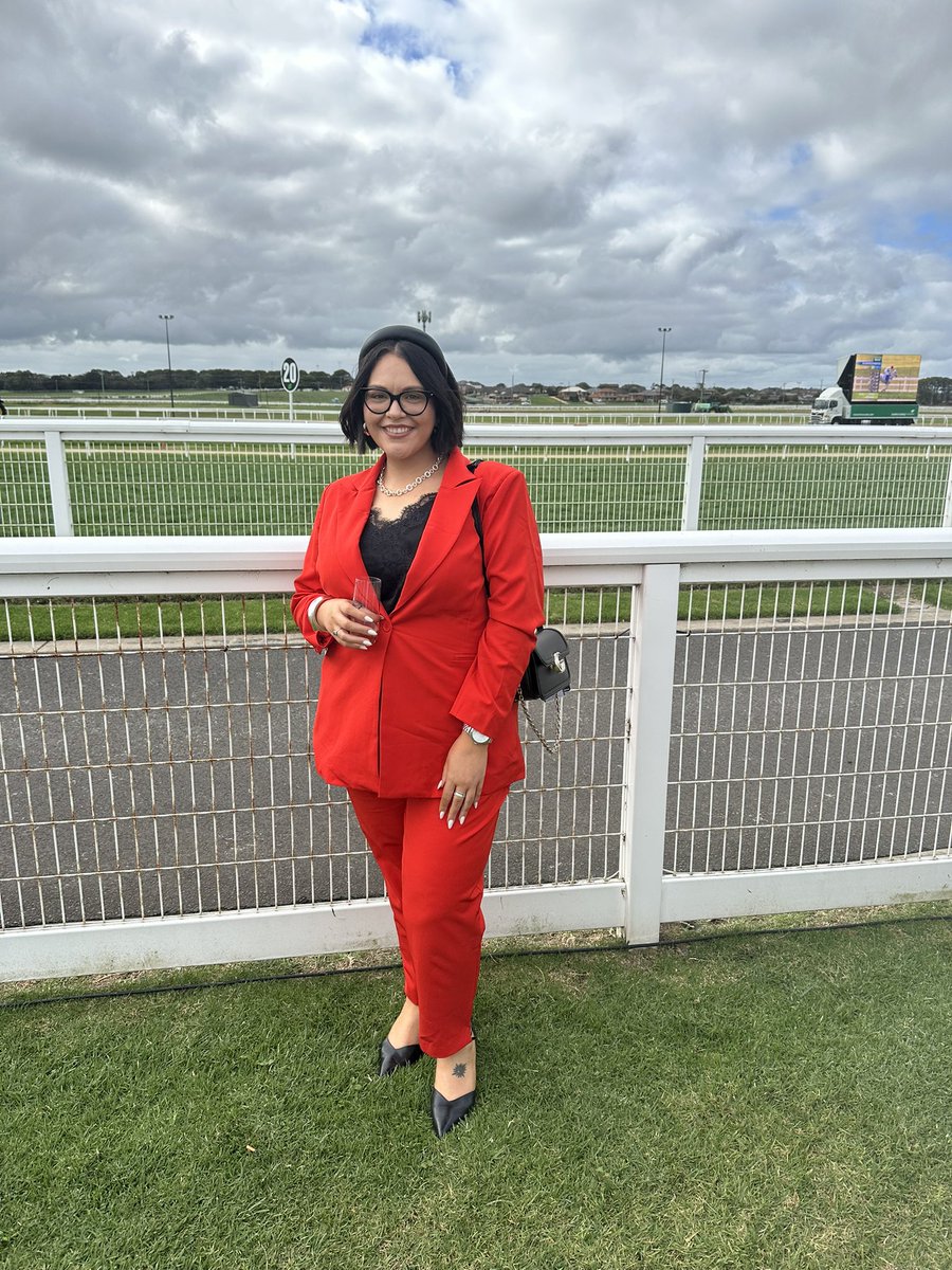 georgia_kate93's tweet photo. Sunday blues are real today…what a week 🐎🥂 #thebool https://t.co/i24Gj4DFY9