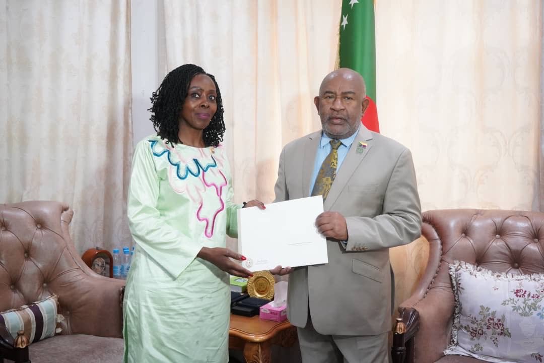 RwandaLabour's tweet photo. On Friday, Hon. Minister @CNkulikiyinka was received by H.E. Azali Assoumani, President of the Union of the Comoros, during an official visit aimed at further strengthening the longstanding relations between Rwanda and the Union of the Comoros.

During the meeting, Hon. Minister @CNkulikiyinka conveyed a message from H.E. Paul Kagame to President Azali Assoumani, reaffirming the strong ties of friendship, cooperation, and mutual respect shared between the two countries.

The engagement highlighted the continued commitment of Rwanda and the Union of the Comoros to deepening win-win bilateral cooperation and promoting regional collaboration in support of sustainable development and shared prosperity.

#Rwanda #Comoros #Diplomacy #RegionalCooperation #Africa
