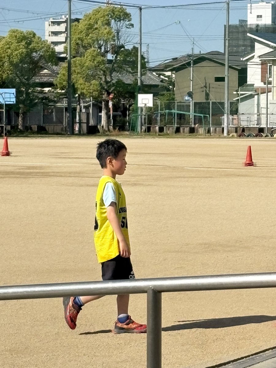 ksuke0224's tweet photo. 今日はスプリングライブからの長男のサッカー。今日は雲一つないお日柄で暑かったですね😅
鼻のデカい男あるある
｢帽子かぶってても鼻だけ日焼けする｣ https://t.co/QNPHNSLf7a