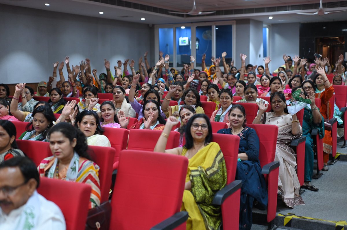 Richa Singh ( ग्राम रजापुर, सिवालखास ) tweet media