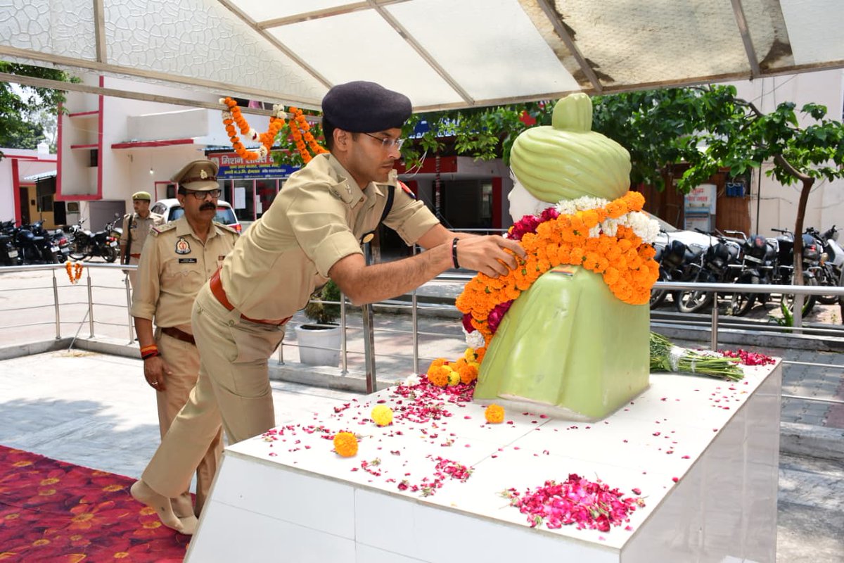 MEERUT POLICE tweet media