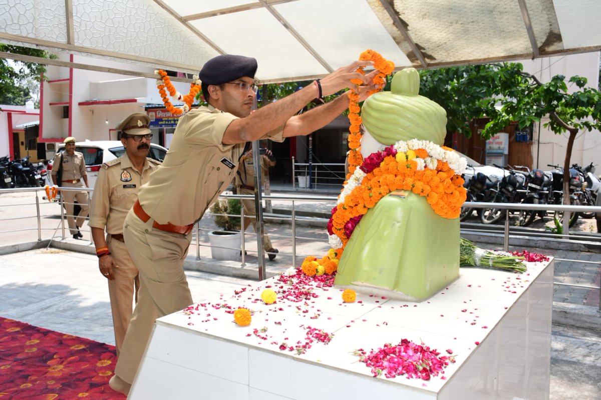 MEERUT POLICE tweet media