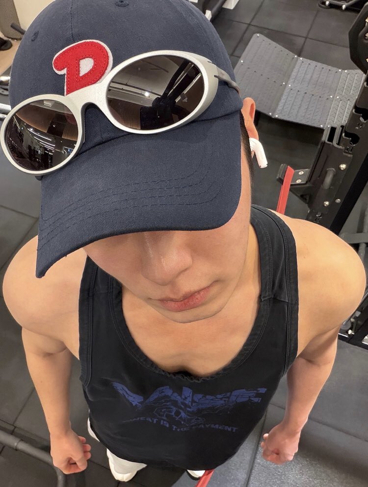 공카에서 이사진보고 진짜 미치는 줄 알았는데 인스타에 오려준 우리 재욱이 정말 칭찬해요