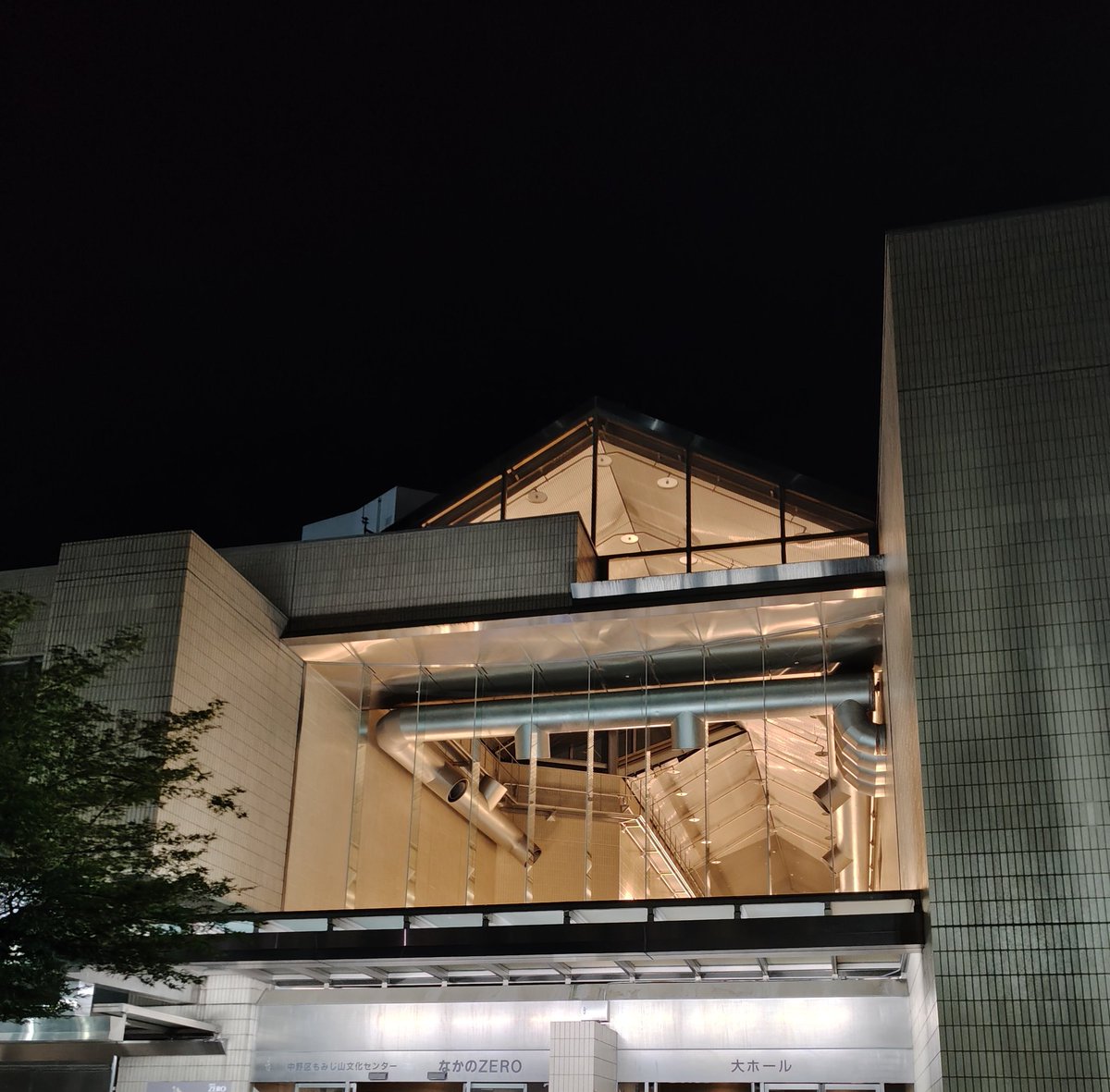 222Dori's tweet photo. 夏日みたいなものなので浴衣に衿でなんちて着物。襦袢麻。
羽織姿の人いて尊敬の眼差し。
テーマ蒸し風呂だったので、水蒸気→龍が立ち昇るってことで。
帯は言葉を紡ぐ人達なので文字紋半幅を吉弥結び。
半衿は水滴っぽくドットの麻の葉柄手ぬぐい。ピアスはドラゴンアゲート。バレッタ雲。
爆笑した https://t.co/hpcZi54JeE