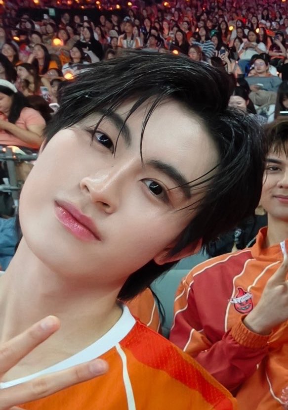 กล้องสดทำไรน้องเอเอไม่ได้จิง ๆ เครื่องหน้าเป้ะ เบ้าหน้าถุกต้อง ปากชมปู๋วหวานแป๋ว สวยจิง ๆ 🥺🥺🥺❤️‍🩹