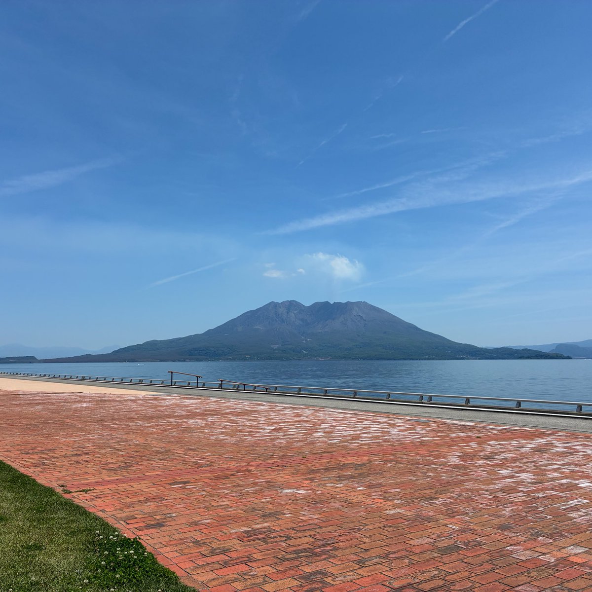 ff_dia_'s tweet photo. 土日のハイライト。
土は #空の軌跡1st 配信結構長い時間やりました
日は #龍の国 を少々。こっちは今は配信してないけどいつかやろうかな

今日は天気良かったのでバイクで走ってご飯を食べて寝てゲーム好き勝手に過ごしてました。
良い休日だったはずだ！一人は寂しいけどね😕 https://t.co/xqfns5HV3X
