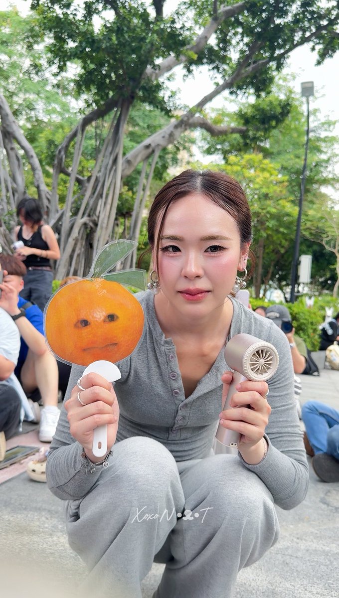 น้องจูนรู้ยังวันที่ 14 พ.ค. ทีมงานเค้าไม่มีฟิลเตอร์หัวส้มให้นะลูก🙂‍↔️🙂‍↔️🍊🤏🏻

LUX GLOW WITH JUNE
#ลักส์เจลอาบน้ำบับเบิ้ลหอมเฟรช 
#หอมเฟรชแบบนี้ลักส์เลย #Junewanwimol
