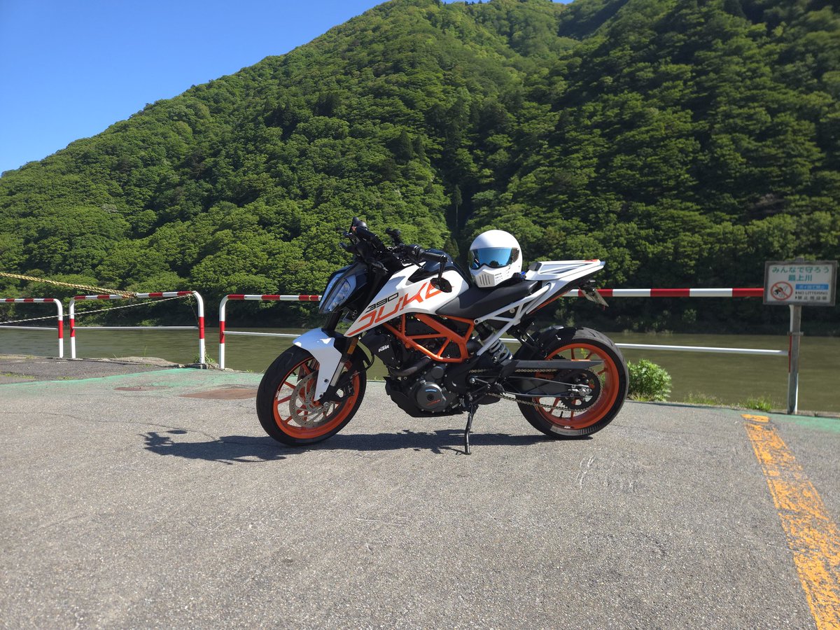 moto10011's tweet photo. 今日は納車後日点検
天気も良く
テストソロツーリング
まずは白糸の滝まで
そっからのKTM 山形
短気等ながらなかなか
いいぞ390デューク
トルクハンパない
下道最強だわぁ
そっからの山寺DAMCoffee
までツーリング
激込みでした(笑)
写真はKTMのお嬢に撮ってもらいました♥️素敵 https://t.co/ZFiuRHx5CA