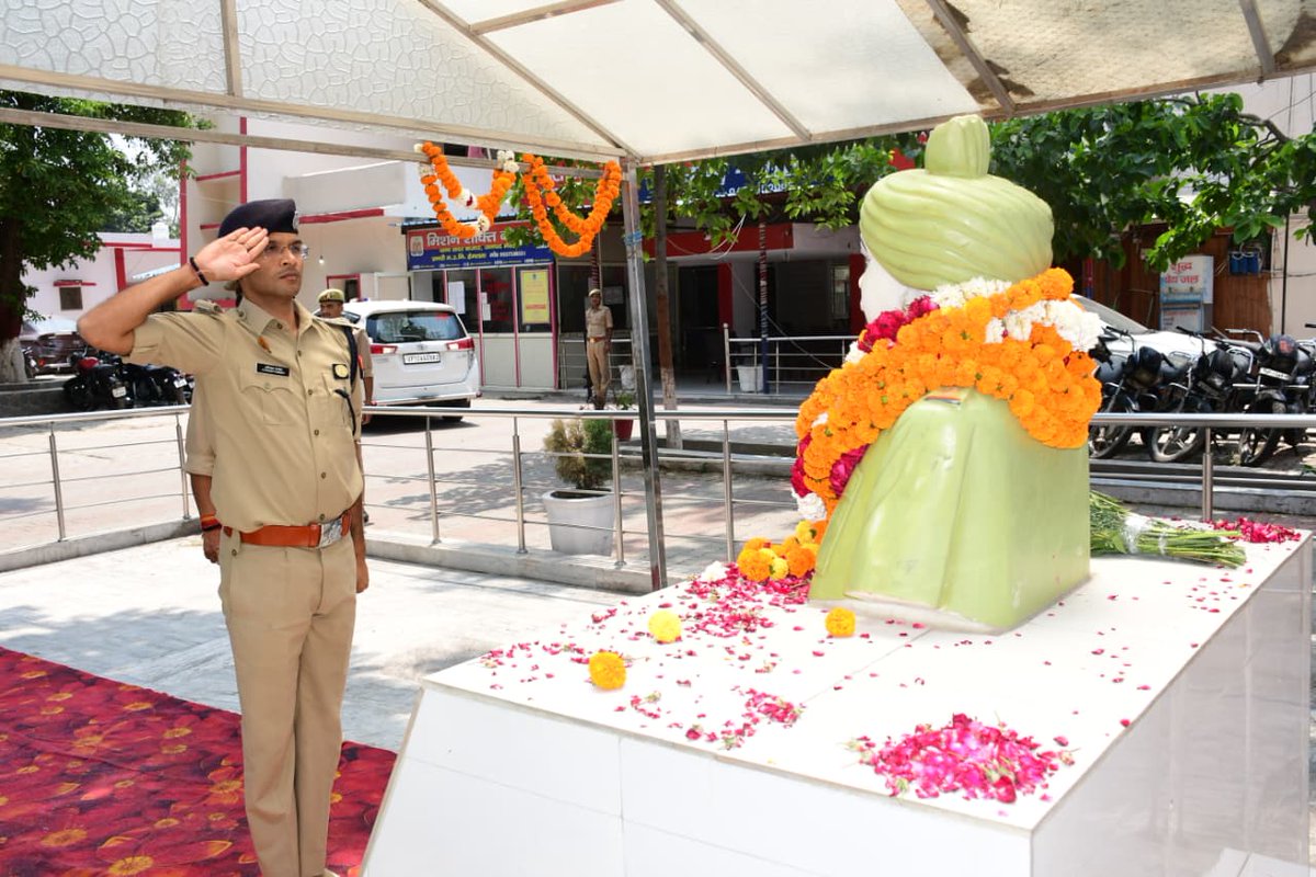 MEERUT POLICE tweet media