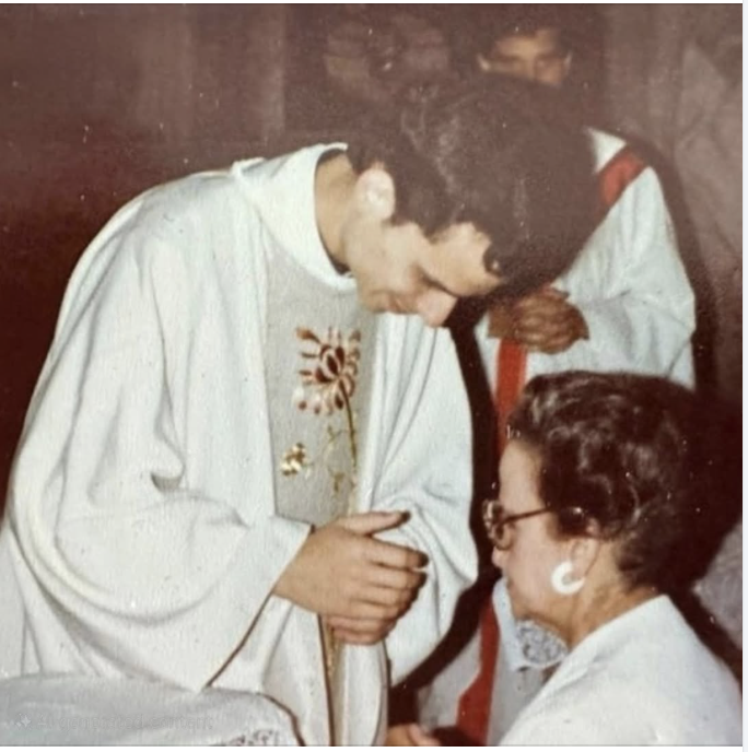 Happy Mother's day to the original baddie, Madame Mildred Prevost (neé Martinéz) 🌸🌷 
A thousand thank you, Ma'am, for being such an iconic &amp; inspiring woman, librarian, &amp; mother of our beloved pontiff💗