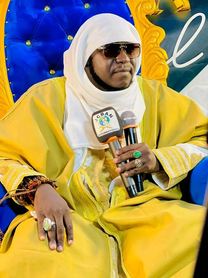 sediankha's tweet photo. BAYE ASS il est super dans sa façon d'aborder le sujet religieux https://t.co/dHzxm0RTeL