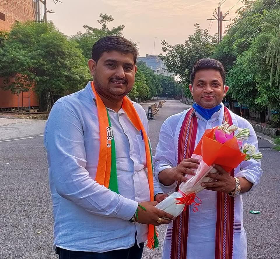 जिला अध्यक्ष भाजयुमो श्रावस्ती हरिओम तिवारी को जन्मदिन की हार्दिक बधाई एवं शुभकामनाएं । हम आपके यशश्वी जीवन की ईश्वर से प्रार्थना करते हैं।💐🎂
