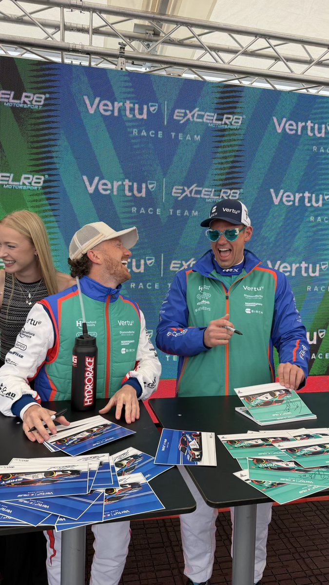 VertuMotors's tweet photo. IT’S RACE DAY 🏎️🏁🥳

What a way to start the morning with our Driver Q+A in the Team Vertu Fan Zone 🙌

The fans are truly out in force today on what’s sure to be an incredible day of racing! Let’s go Team Vertu!!

#Vertu #EXCELR8 #BTCC #BrandsHatch @Excelr8M https://t.co/yqYIA2M4V5
