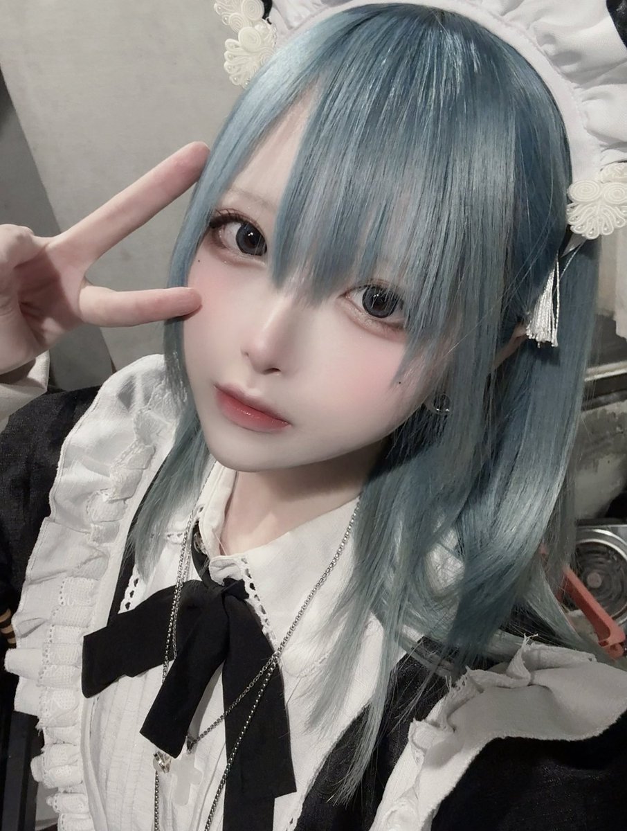 saill_n's tweet photo. 髪色がコロコロ変わるメイドさん
 #メイドの日 https://t.co/vtE3YfIuyE