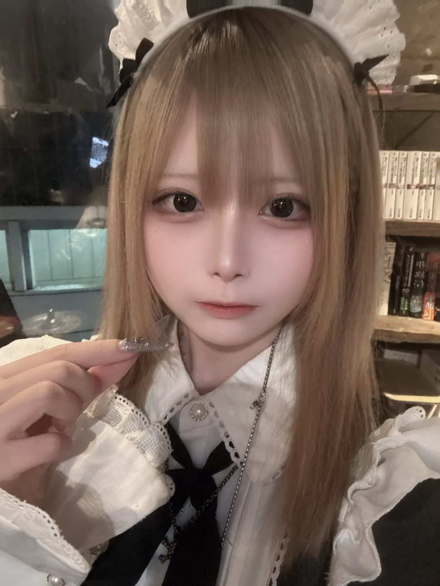 saill_n's tweet photo. 髪色がコロコロ変わるメイドさん
 #メイドの日 https://t.co/vtE3YfIuyE