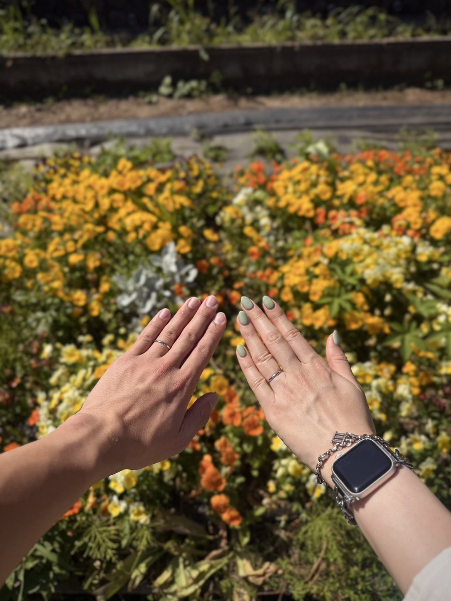 azechitakato1's tweet photo. 【ご報告】
私事ではございますが、
本日5月10日に入籍いたしました💍

これまで支えてくださった皆さまのおかげで、この日を迎えることができました

まだまだ未熟な2人ではありますが、
笑顔の絶えない家庭を築いていきたいと思います

今後とも温かく見守っていただけますと幸いです https://t.co/qUvYRQjWuE