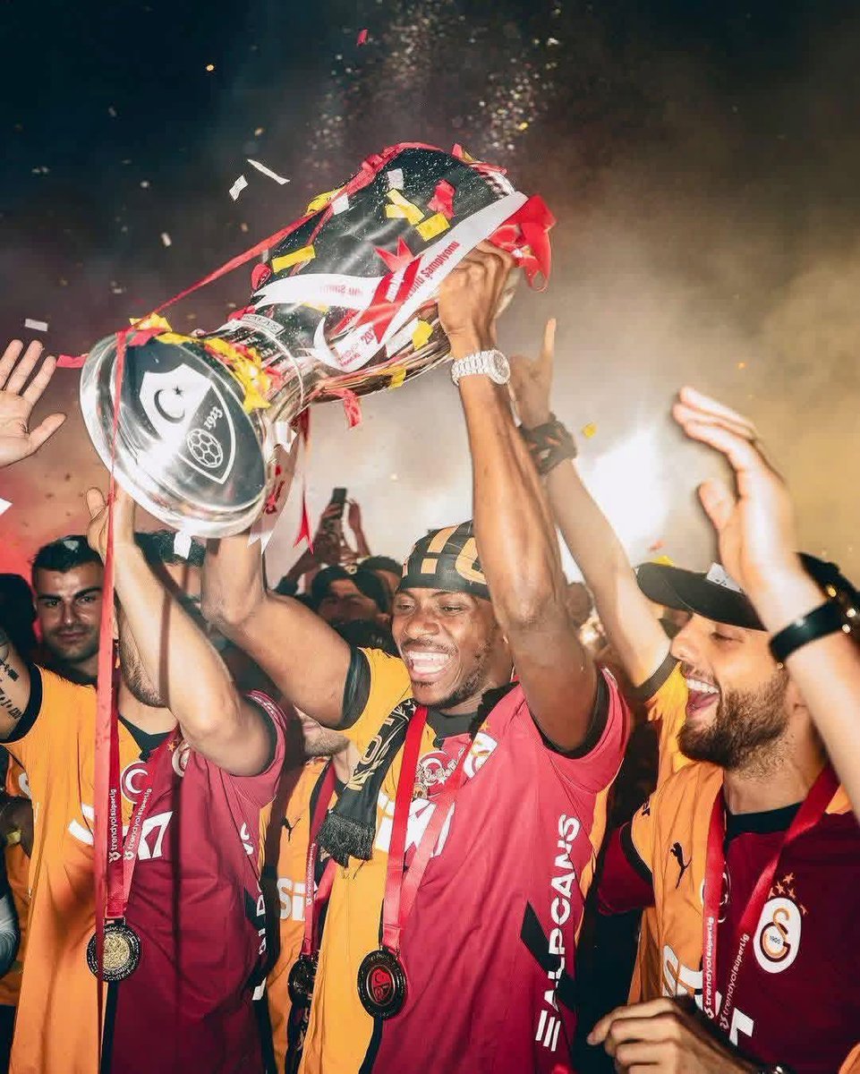 Kolawole93's tweet photo. All smile for Victor Osimhen and Galatasaray after winning the league. https://t.co/79Qrd36kZX