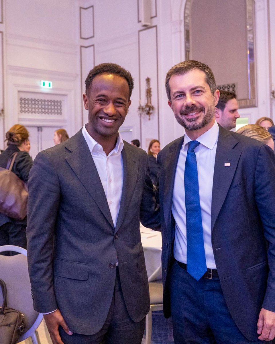 HabtamudeHoop's tweet photo. De afgelopen dagen was ik in Toronto bij de Global Progressive Action Summit. Samen met progressieve politici over de hele wereld sprak ik over de uitdagingen van deze tijd. 

Genoeg inspiratie om de komende periode weer met mooie plannen te komen! https://t.co/gcvoGB60fS