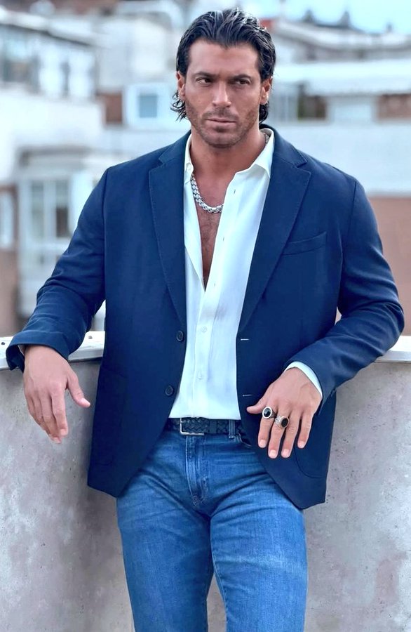 Il futuro entra in noi,per trasformarsi in noi,molto prima di essere accaduto.
(Rainer Marie Rilke)
Sei unico,in continua evoluzione,non fermarti🤩🤩
#CanYaman 🤍

Buongiorno, buona domenica Buona Festa della Mamma a tutte🌸🌸🌸🌸🌸