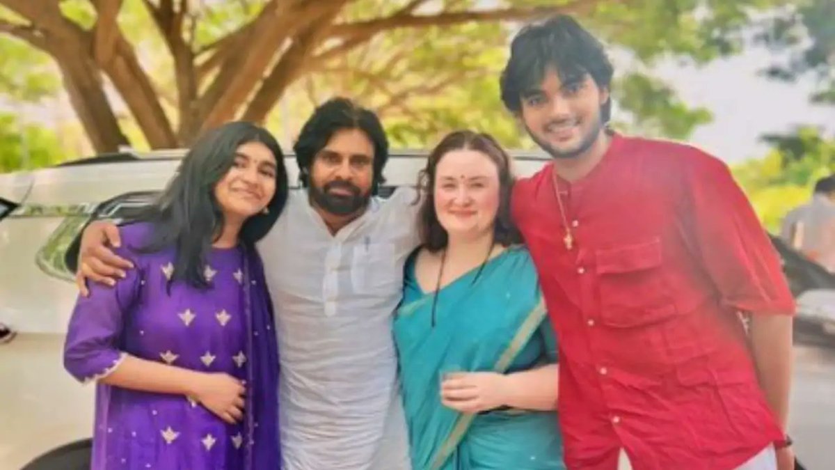 Meanwhile your GOAT &amp; his 3rd wife with 2nd wife children