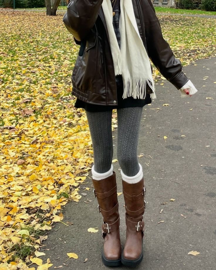 1O3cals's tweet photo. these types of outfits are so much cuter with thinner thighs so hopefully i’ll look like this this fall🤞 

#edtwt #thinspo https://t.co/O1Ylun3QZY