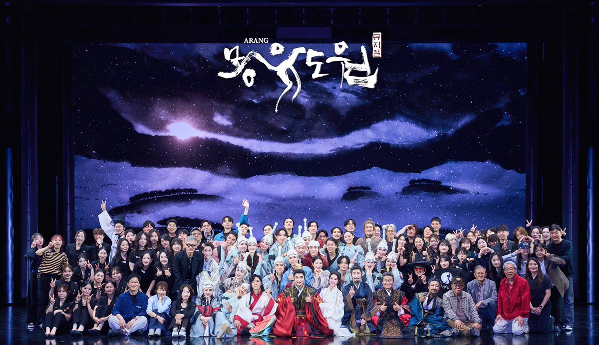ACOMMUSICAL's tweet photo. [#몽유도원]
𝐌𝐔𝐒𝐈𝐂𝐀𝐋 𝐀𝐑𝐀𝐍𝐆

“달빛이 조용히 속삭이네
무엇을 그리 사랑했냐고
나는 웃으며 대답하네
모든 순간 다 꿈이었다고”

흘러간 모든 장면들은 꿈처럼 아득했지만
여러분과 함께한 이 찬란한 여정은 우리 모두의 가슴 속에 아름답게 남아 있을 것입니다. https://t.co/BmrmtqkqAg