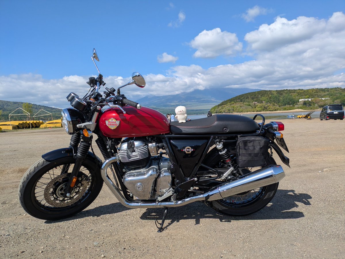 urusiharaINT650's tweet photo. #ロイヤルエンフィールド
#INT650
本格的にシーズンインしたのでお気に入りのしっかり走るルートでツーリングしてきた。道志みち→農道→大菩薩ライン→奥多摩。バイクや車も多かったけど渋滞も無く楽しく走れた!
途中丹波山辺りでメテオとすれ違った。(エンジンガードで認識) https://t.co/yyLELw1yuH