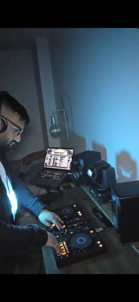 Storm DJs tweet media