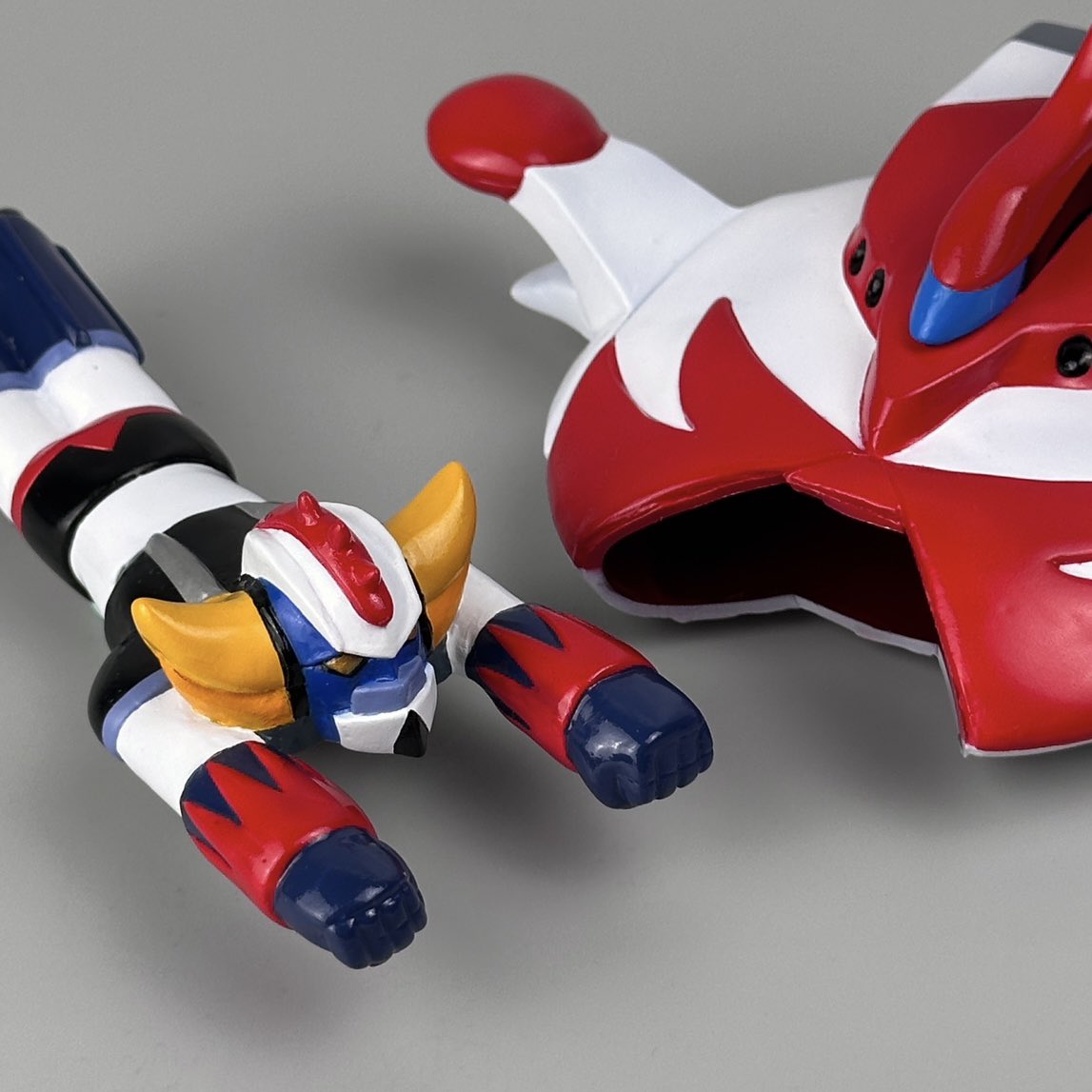 colorcrowcreate's tweet photo. Hikari Toysの「グレンダイザー UFO形態」 UFO形態だけでなく、分離後の本体ディテールまで精密に再現
今回はアニメ版カラーでペイントしました。2種類のブルーによる配色がとても気に入っています。本当に最高にカッコいいです🦾🤖🛸
Sofubi @hikaritoys Custom @colorcrowcreate
#ソフビ #ロボット https://t.co/td8qkdbimn