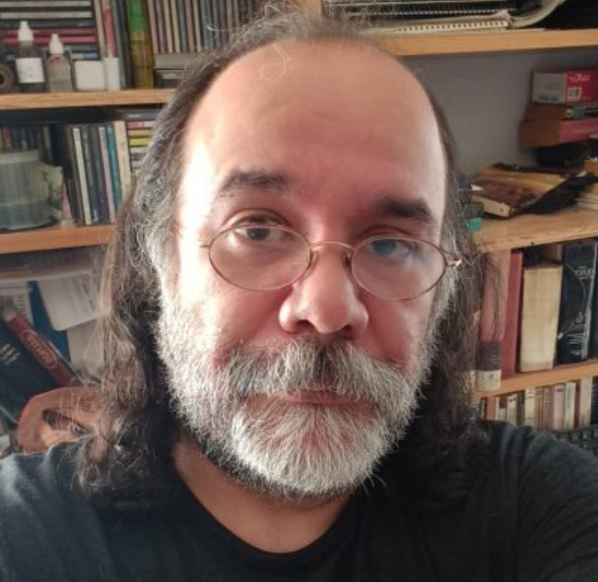 Juabbb's tweet photo. @IrvingGatell Que jodido es tener éste aspecto y negarse a ver una película por el aspecto de los demás. https://t.co/Xo5YZsHxyi