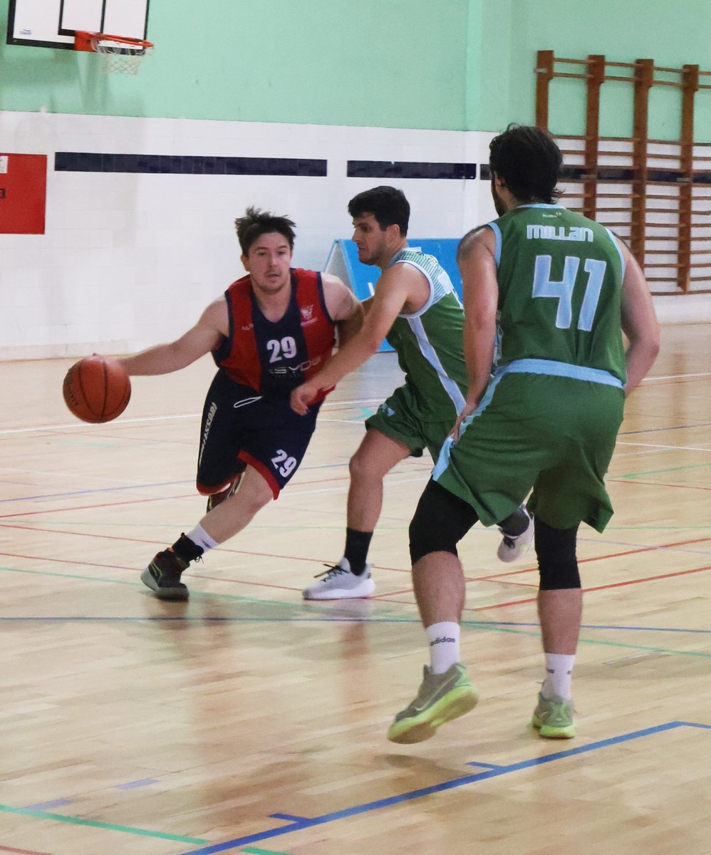 fabhuelva's tweet photo. ⏸️ ¡Tiempo de descanso! #FFSM2026

🔝 Los bonariegos imponen su ritmo al descanso.

🏀 @CDMontessoriH 21-39 @CBBonares 

📊 Estadísticas en la app Afición FAB
📺 https://t.co/OmbBVRfXXd https://t.co/7Mq9WVMWl2